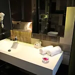 ホテル In